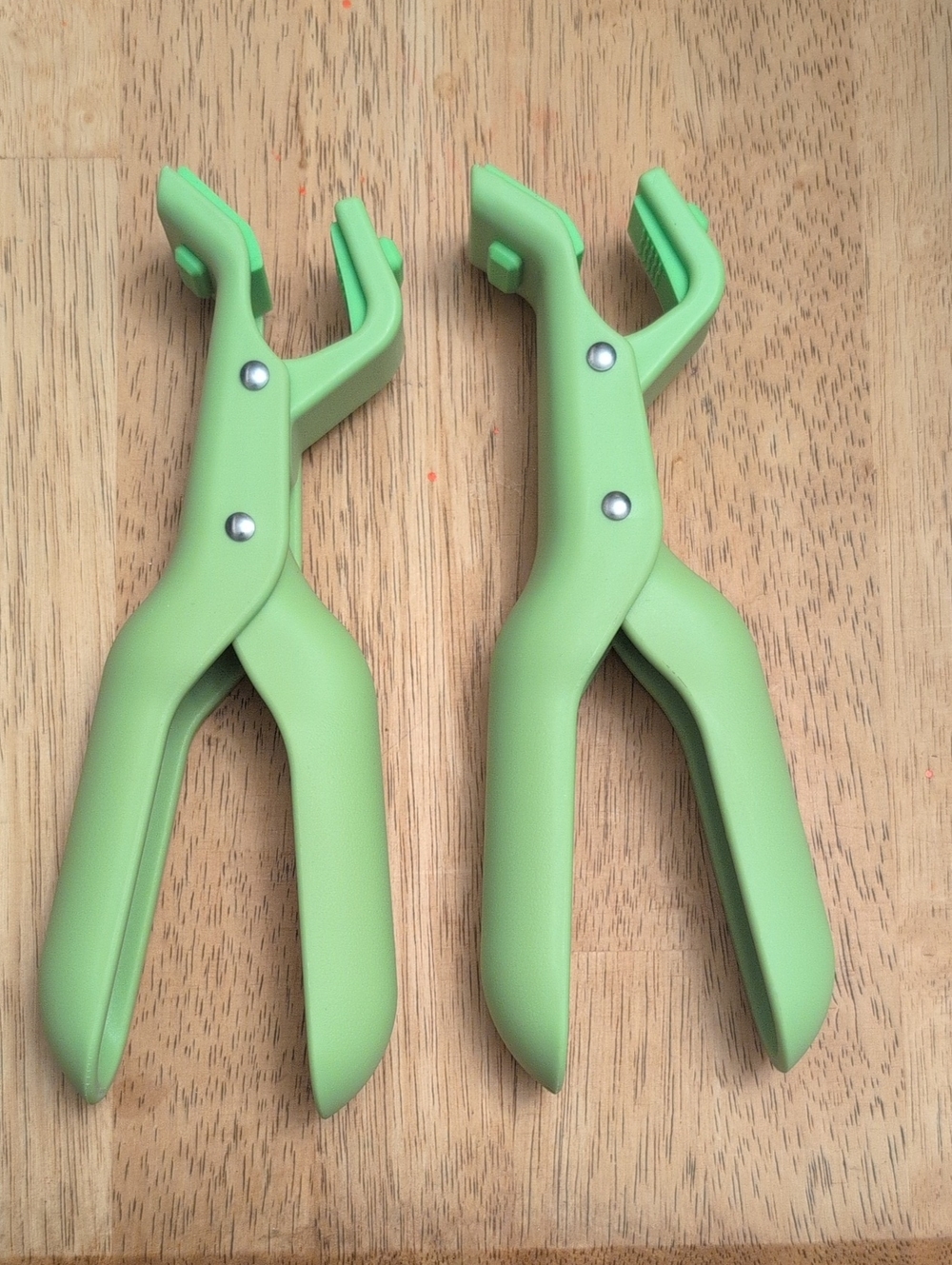 Grips for Hot Pans - Set of 2 Pull Pans Out of the Oven Safely